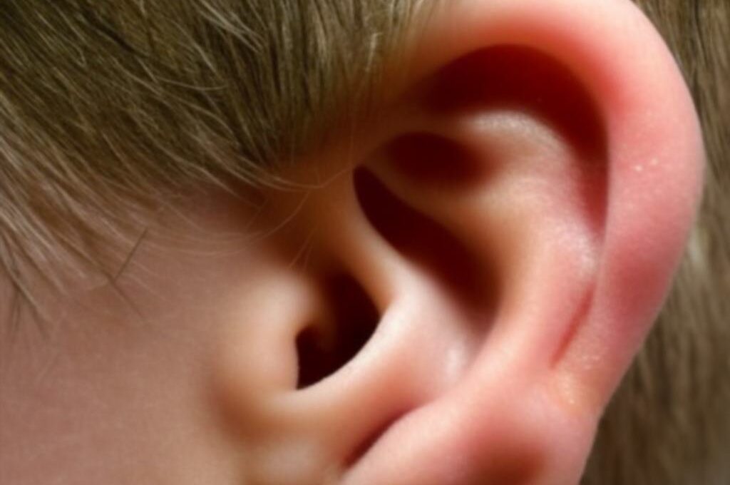 Kiedy przebić dziecku uszy?
